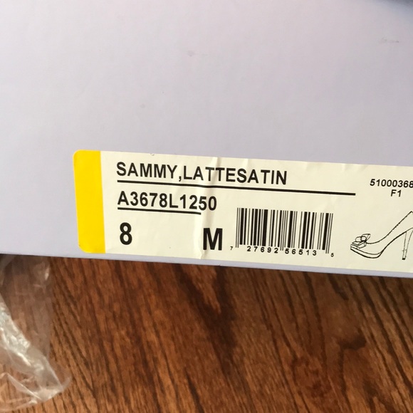 Vera Wang Lavender Heels - Picture 11 of 14